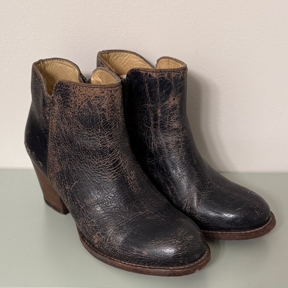 BedStu Cobbler Series Black Distressed Leather Ankle Boots